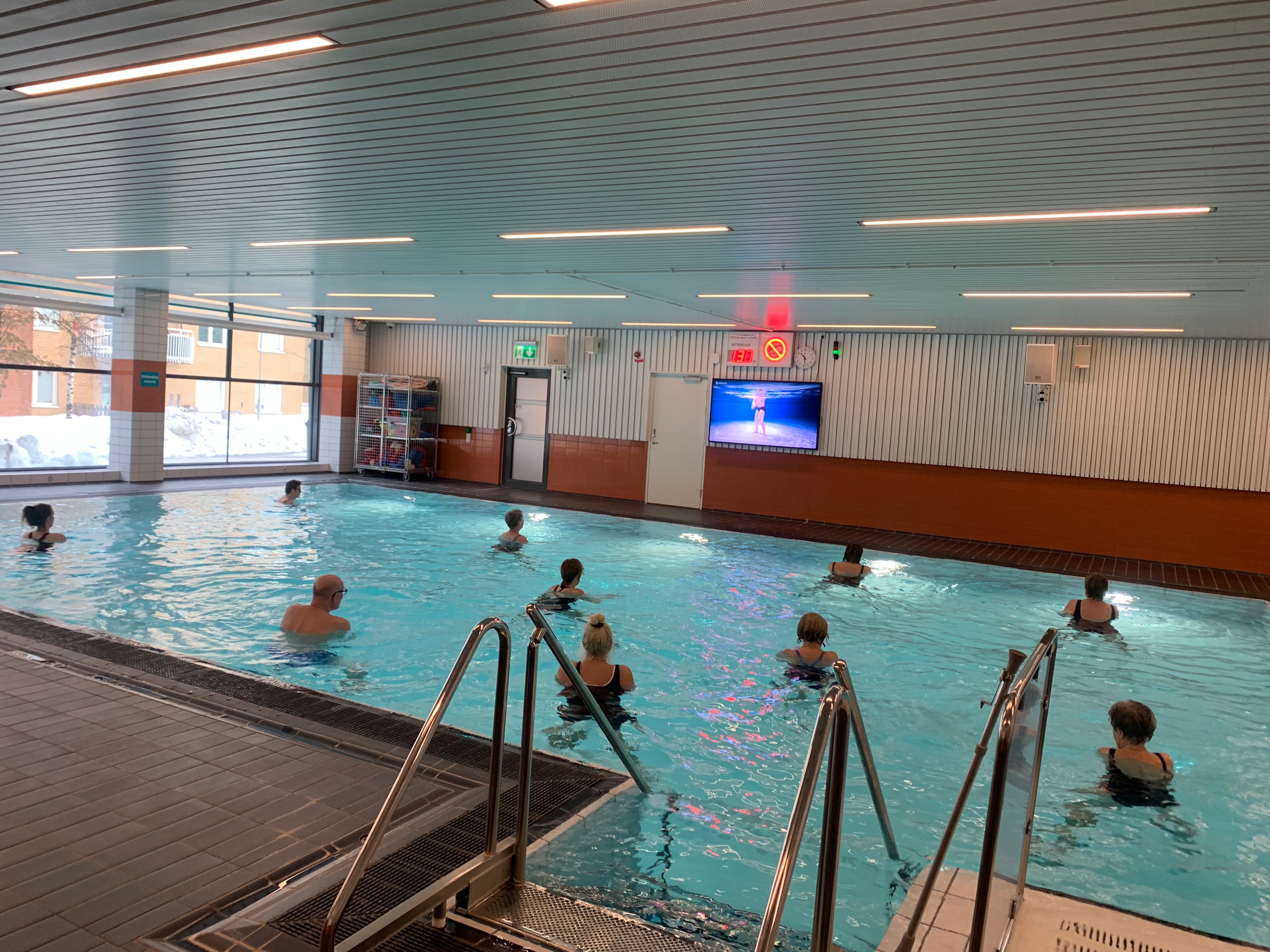 Hydrohex-vesiliikuntatunti Navetin lämminvesialtaassa, Umeå